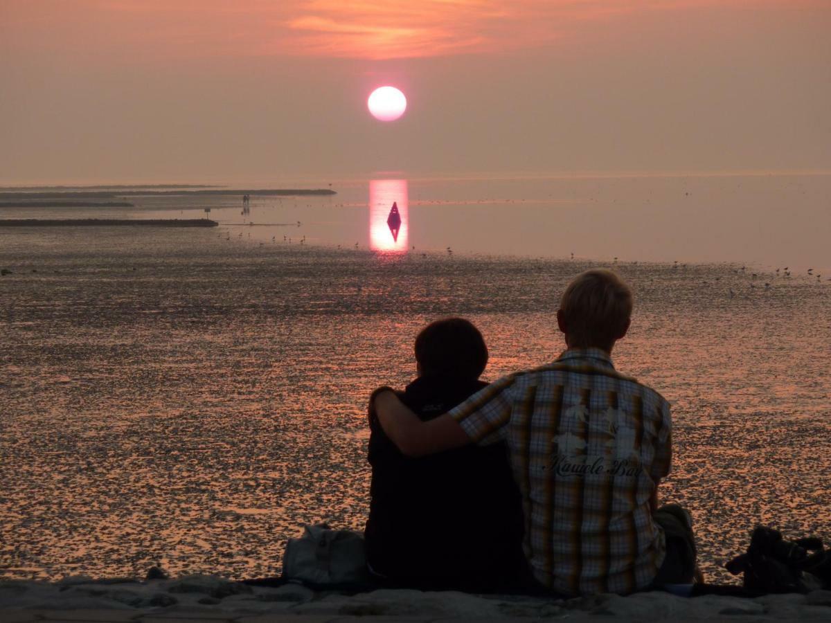 Meine-Nordsee-Fewo Esens Exterior photo